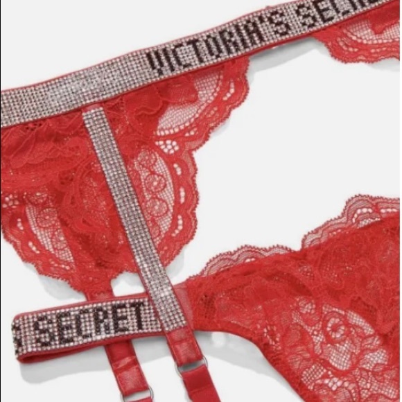 Victoria's Secret Very Sexy Garter Belt And
Thong Sz large VS RED Shine Strap - Picture 4 of 5